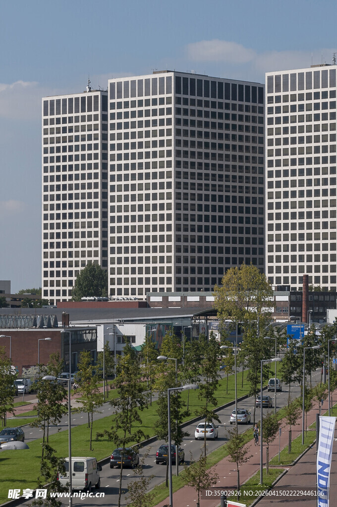 城市中高耸的现代化建筑群