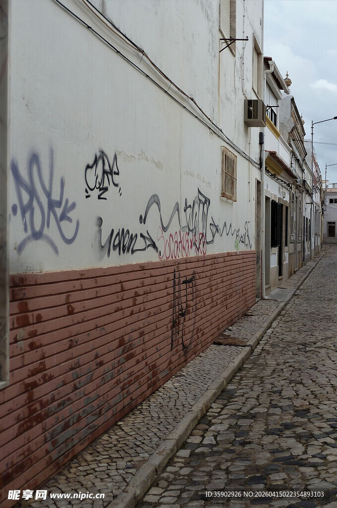 街头涂鸦小巷景象