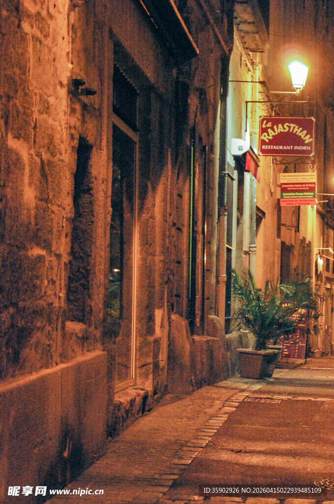 古巷夜景静谧的街道风情