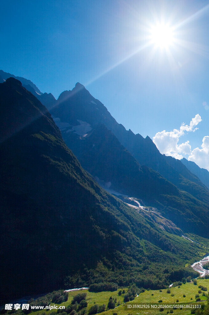 壮丽山间美景