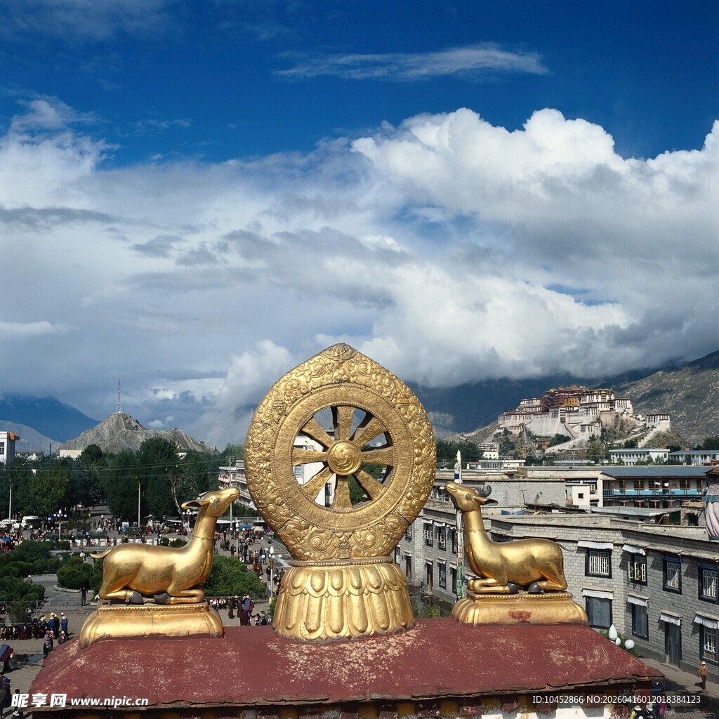 拉萨金轮法轮景观