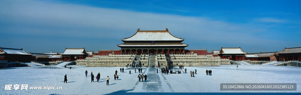 雪后故宫广场热闹景象