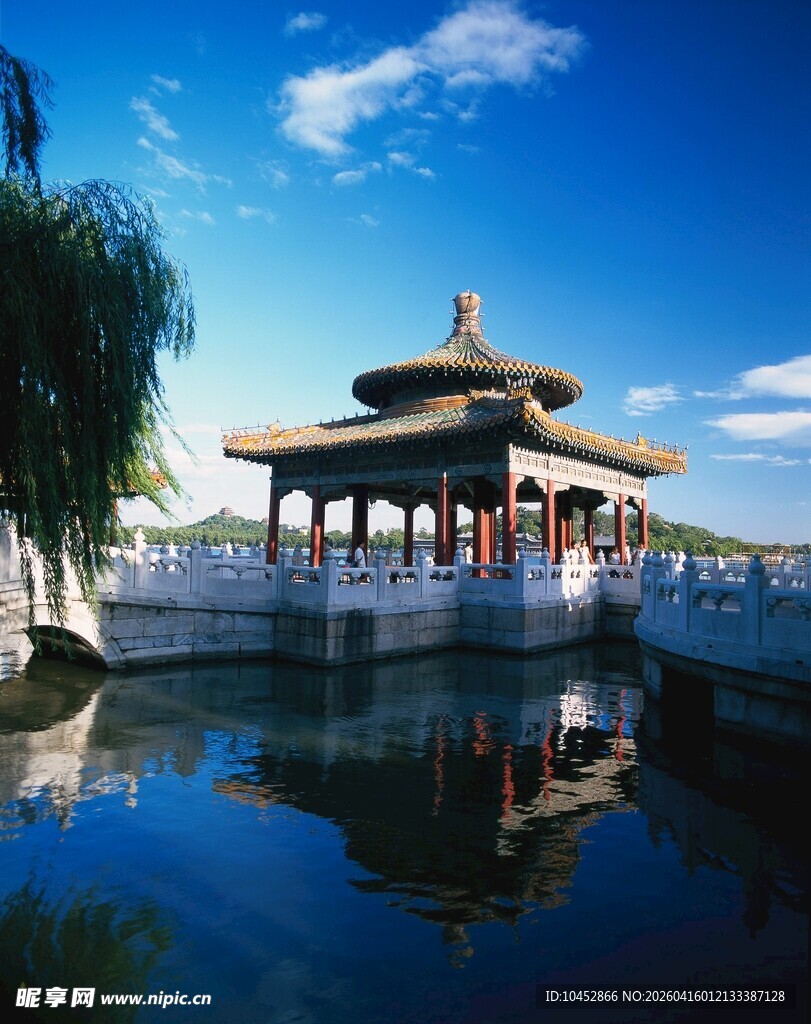 湖畔古亭美景
