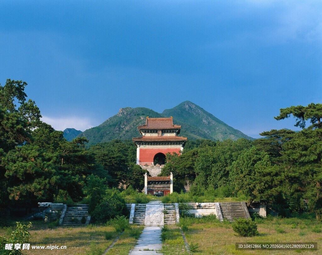 山林中的古朴建筑