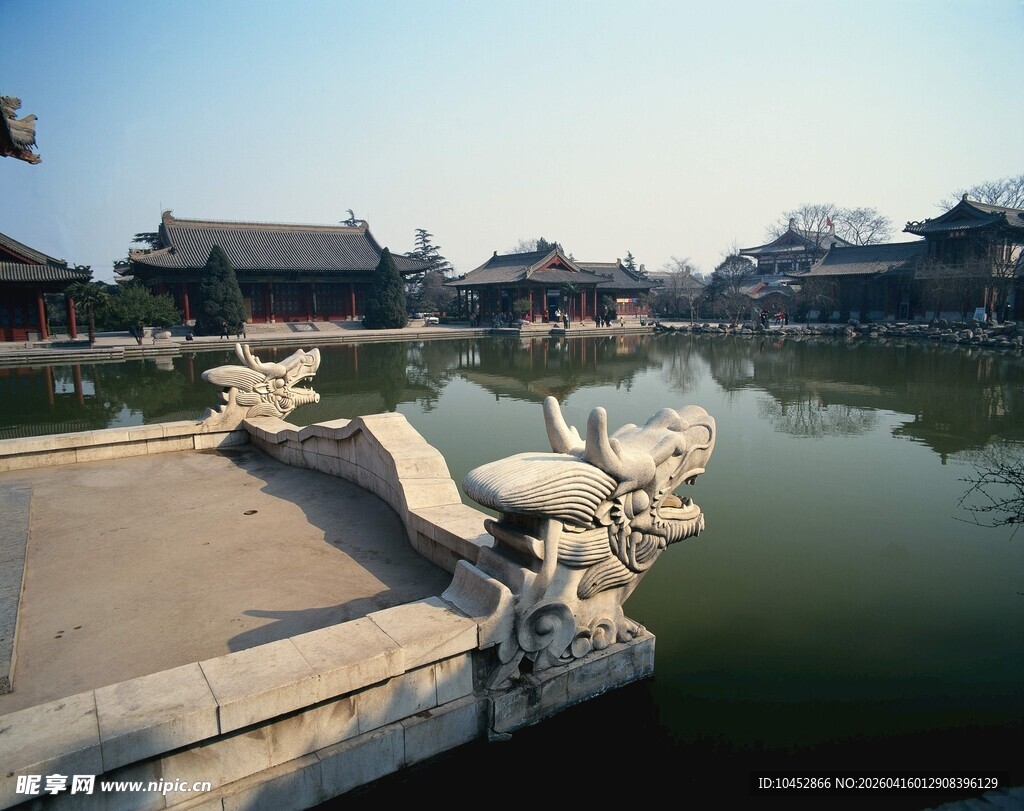 古桥畔的中式水乡景致