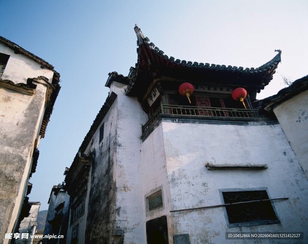 古巷中式建筑屋顶一角