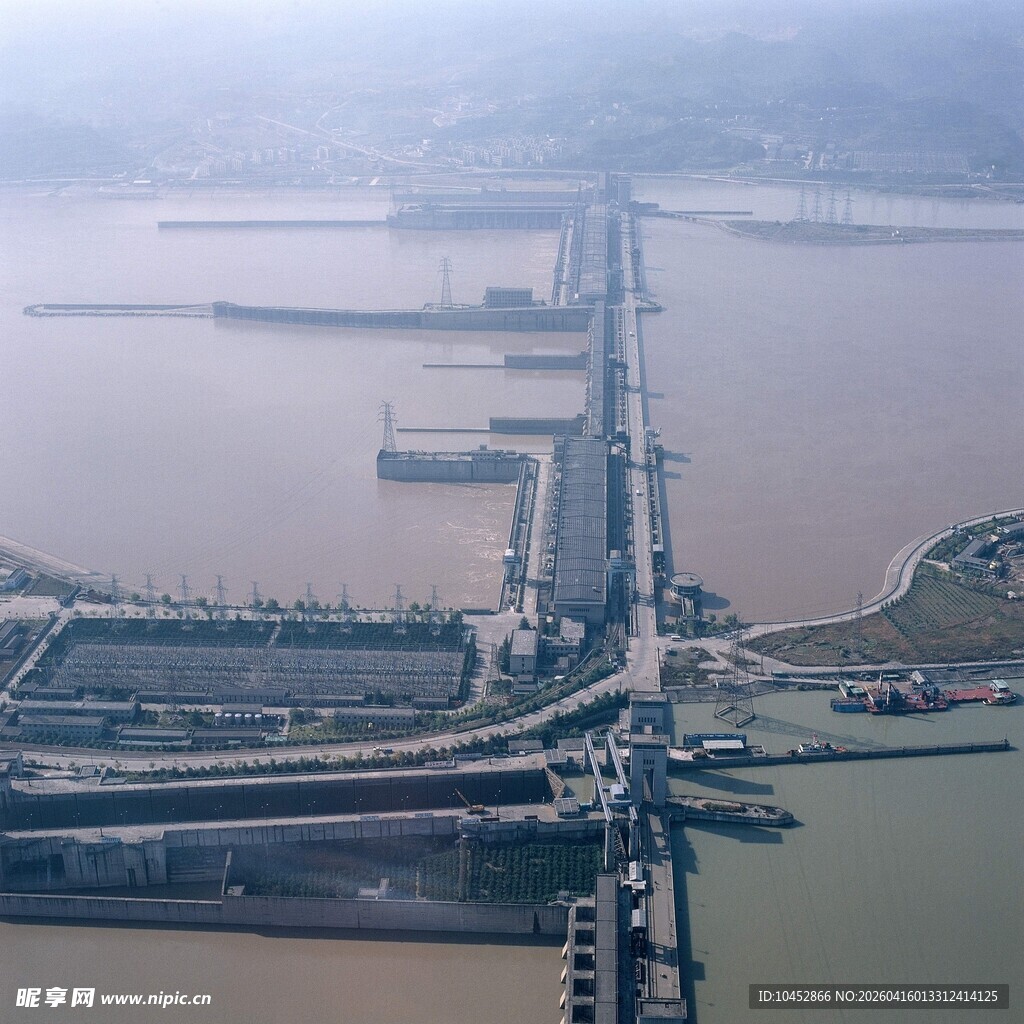 俯瞰壮观跨江大桥