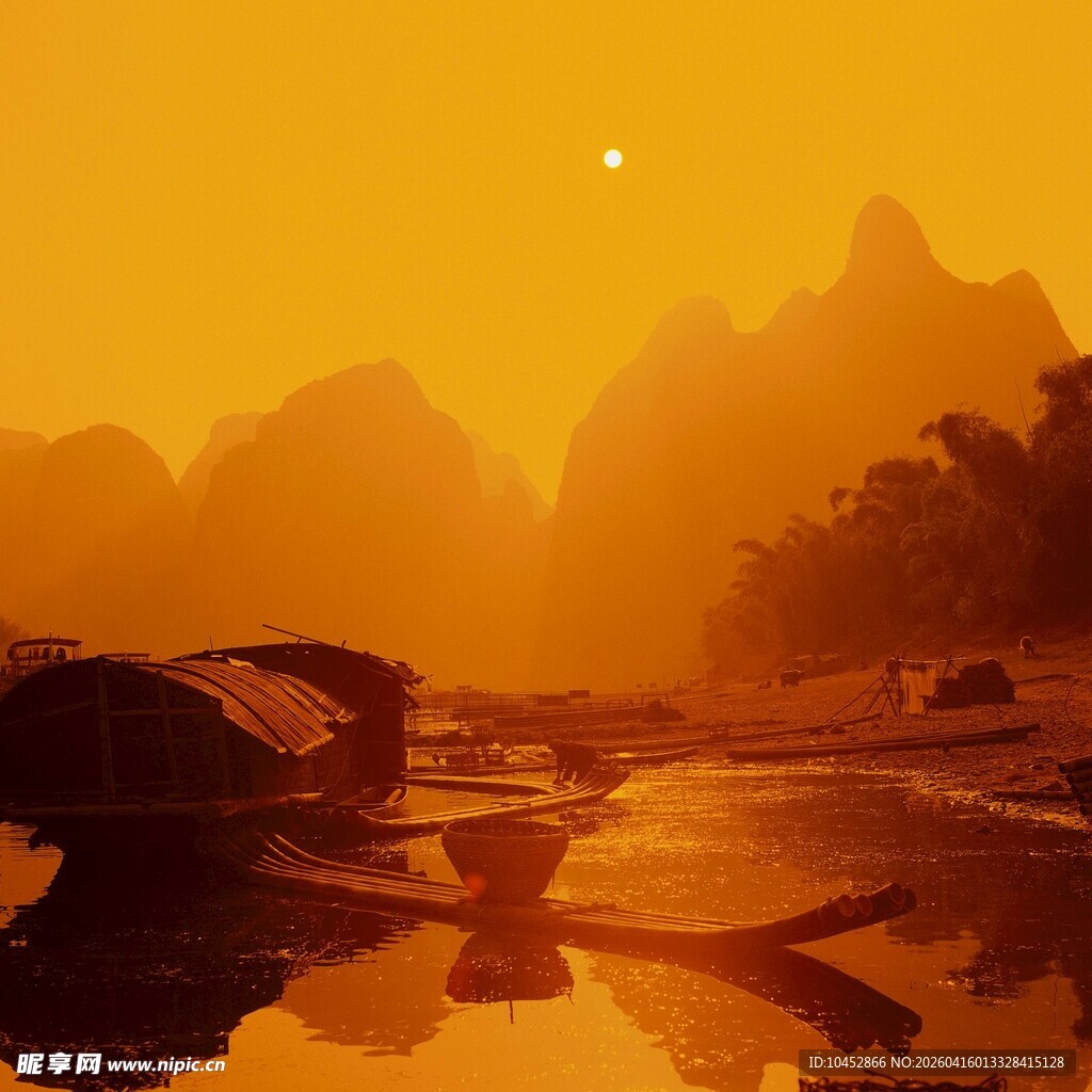 夕阳下的山水美景