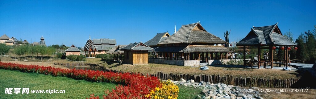 田园风光中的特色小屋