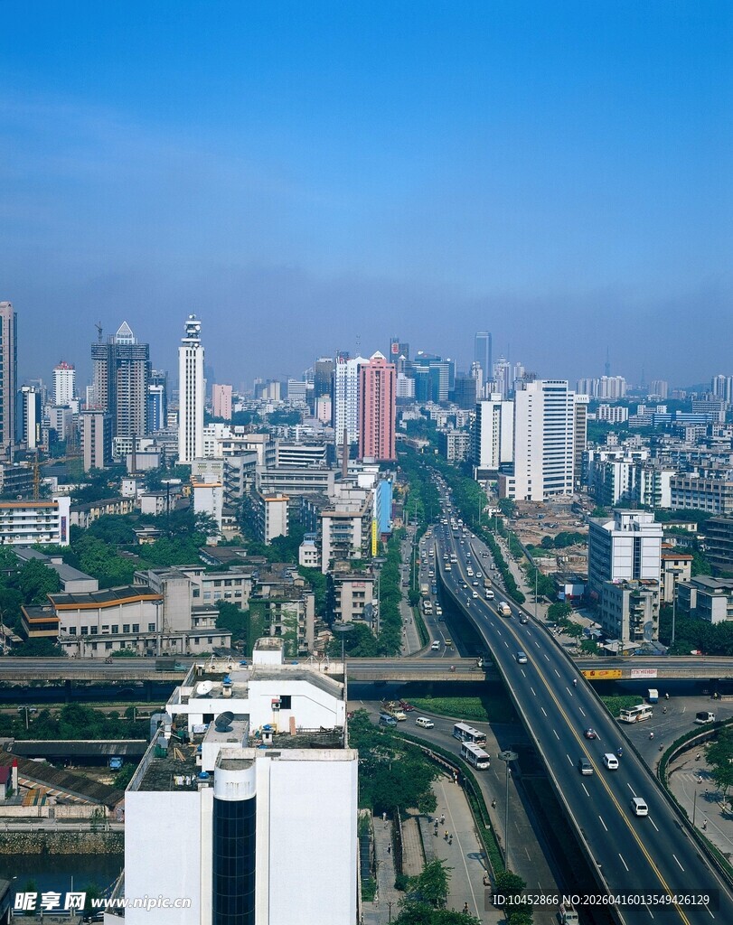 城市交通与高楼景观