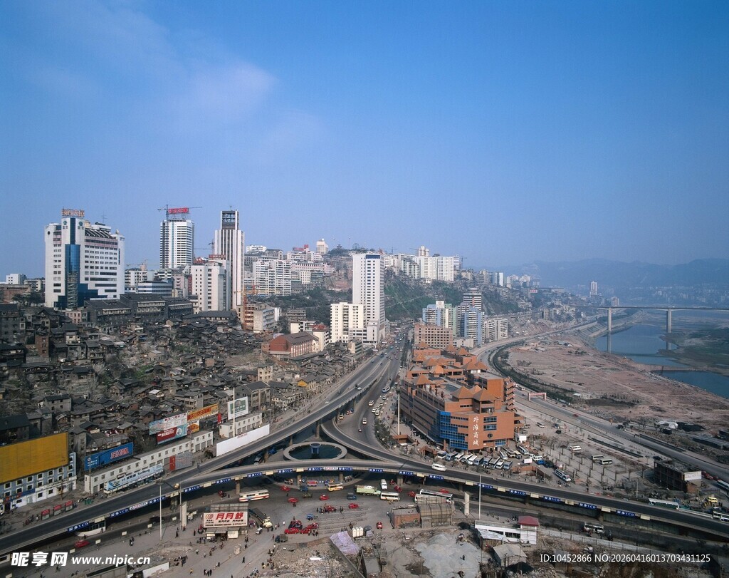 城市建设中的道路施工现场
