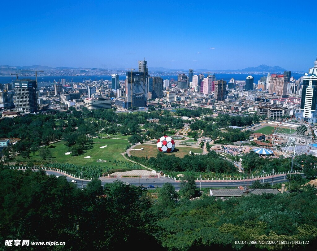 城市绿地与高楼景观