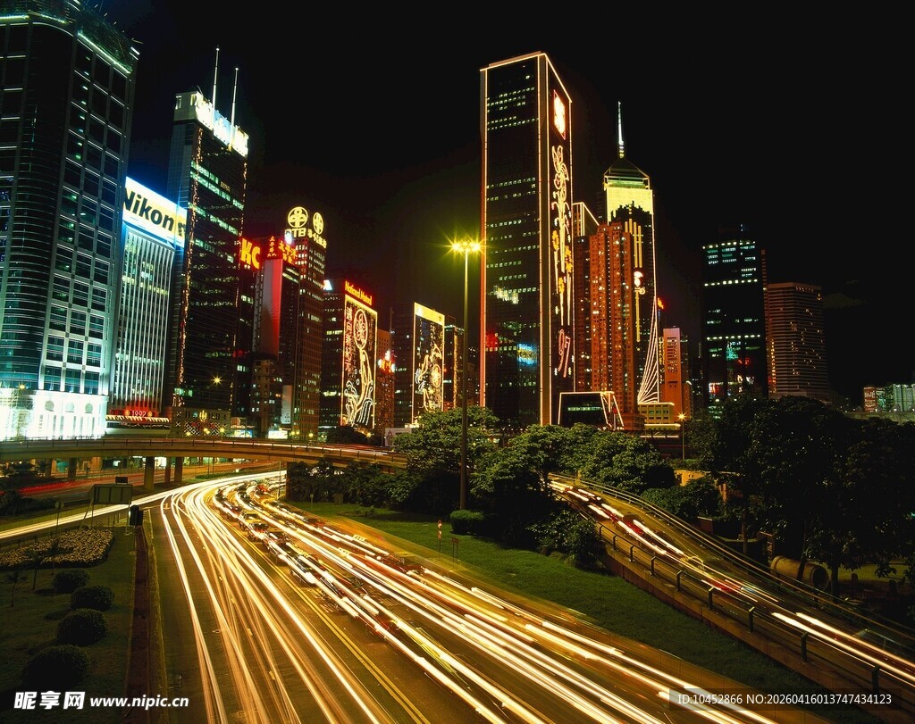 城市夜景与车流灯光交织