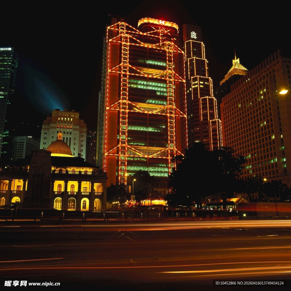 城市夜景中的绚丽高楼大厦
