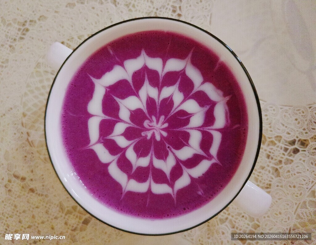 紫薯牛奶拉花甜品