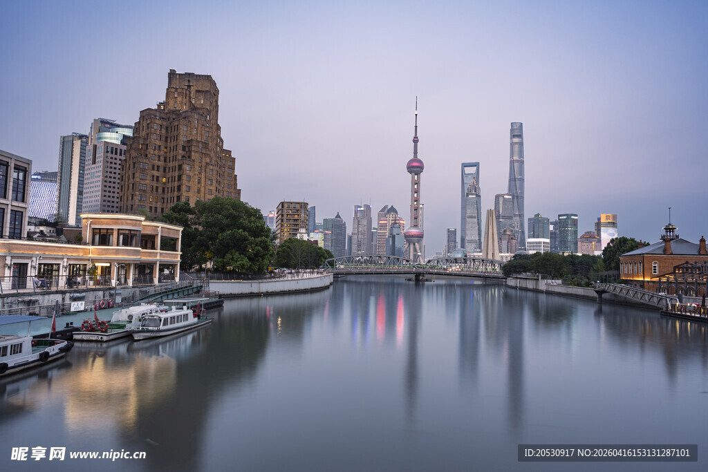 现代风上海外滩城市景观