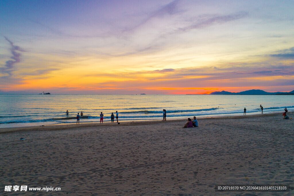 海边绝美日落沙滩风景
