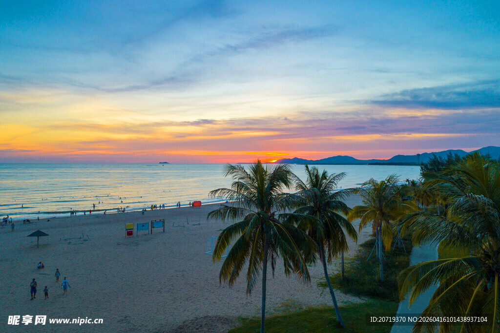 海滩日落美景