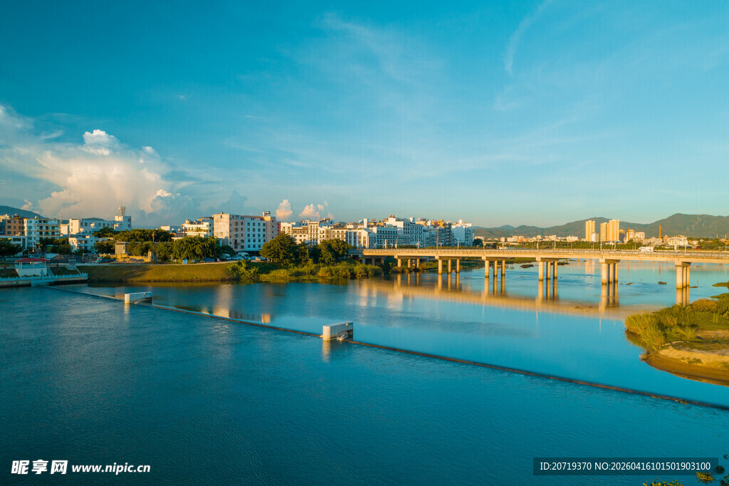 河畔城市风光美景