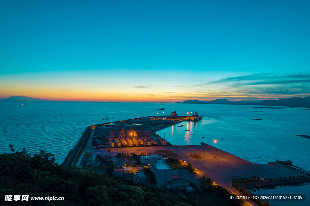 黄昏海港美景