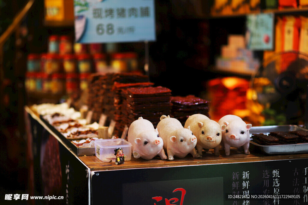 可爱小猪造型糕点展示