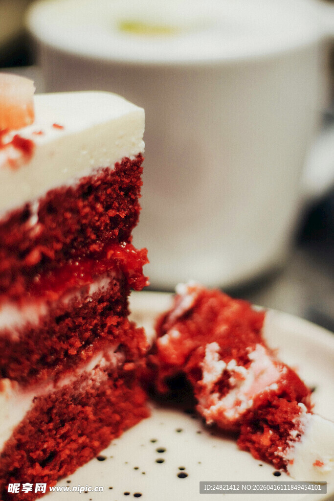 美味红丝绒蛋糕切片