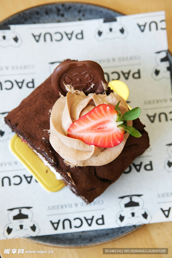 巧克力草莓蛋糕甜点特写