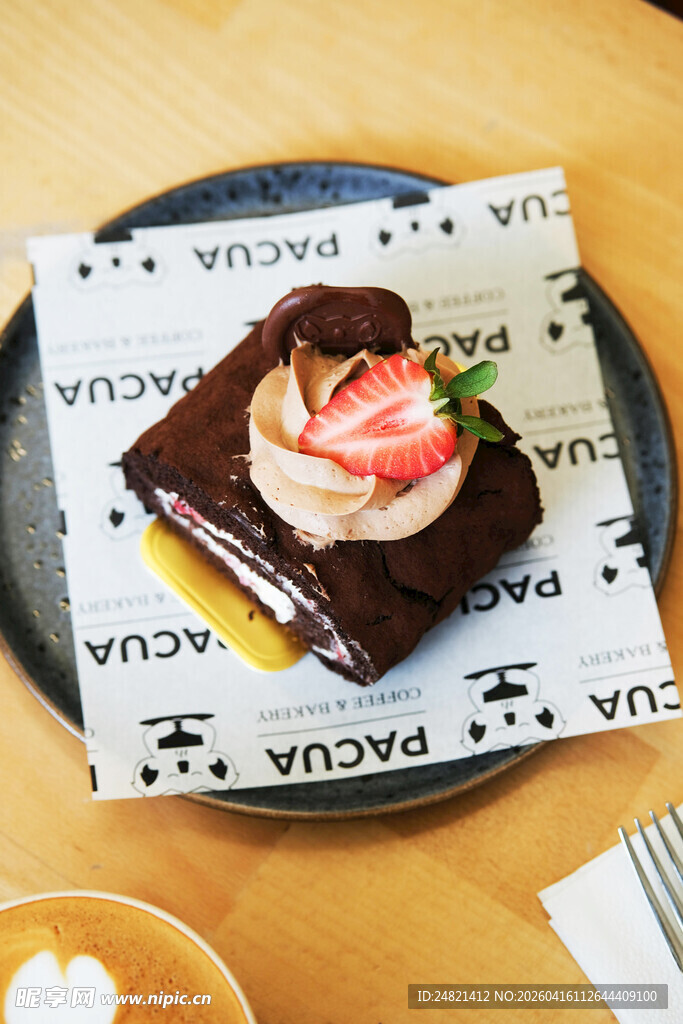 精致巧克力草莓甜点