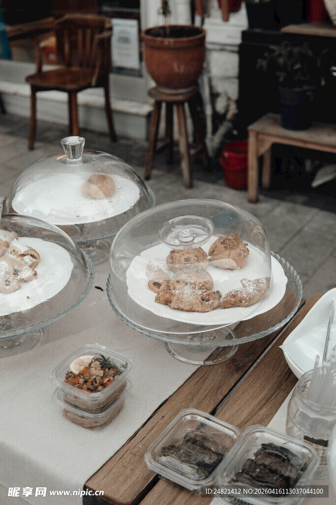 精致餐桌布置与美味餐点