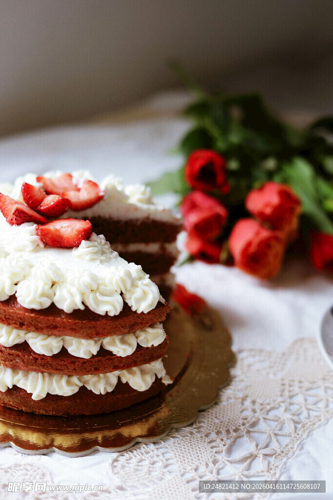 草莓奶油裸蛋糕特写