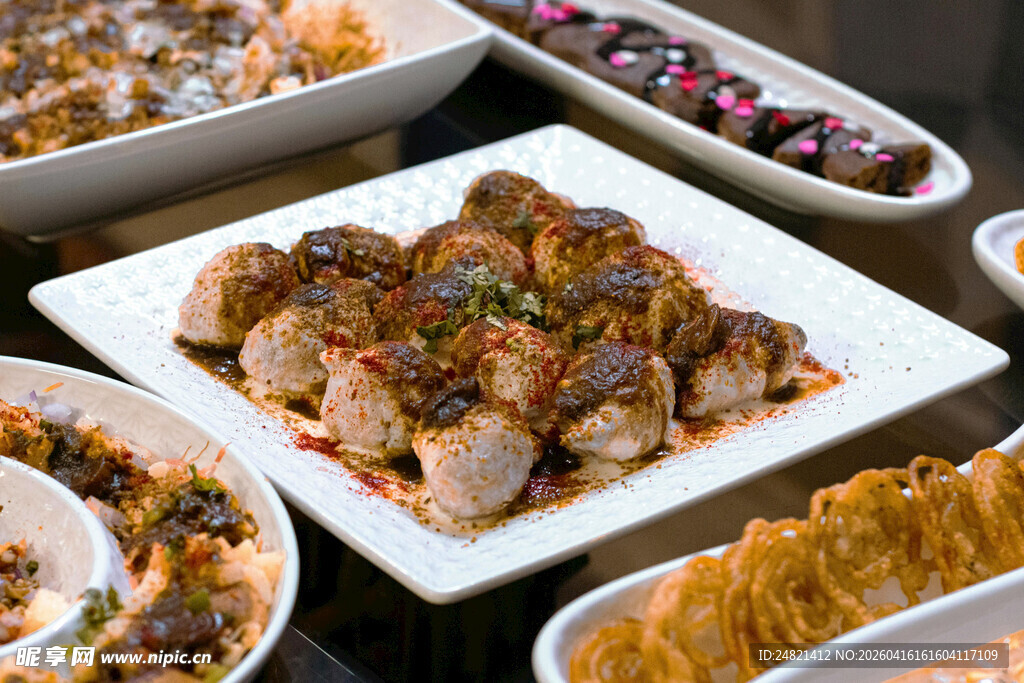 多样美味菜肴齐聚一桌