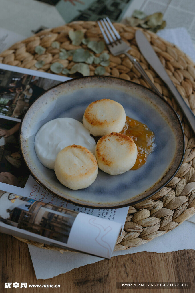 精致摆盘的美味小点心