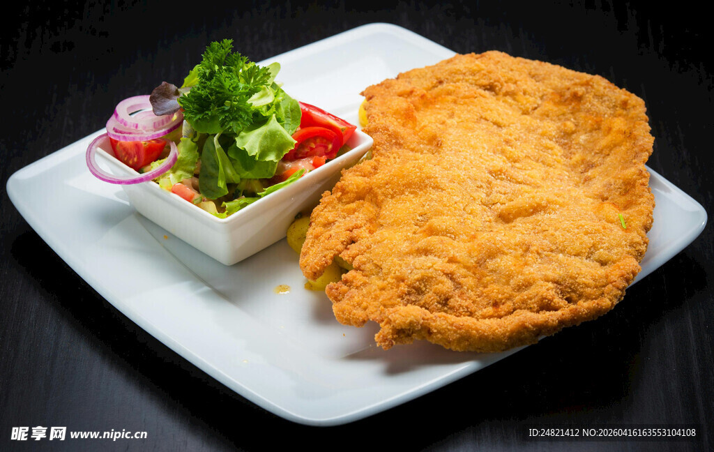 香酥炸鸡排配清新蔬菜