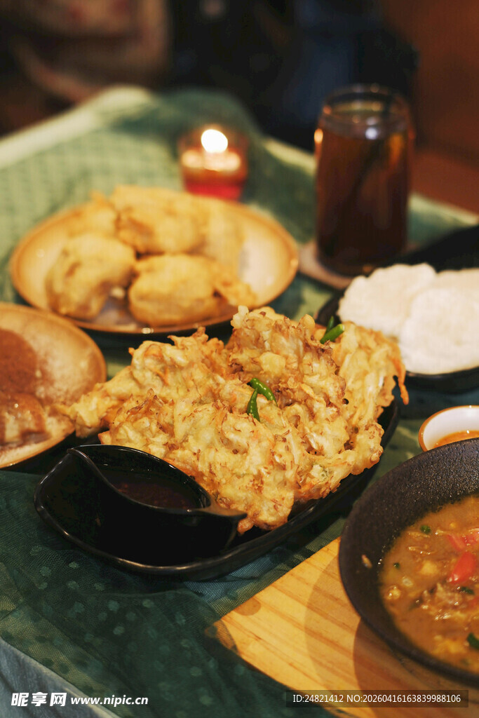 丰盛美味的多样亚洲风味餐