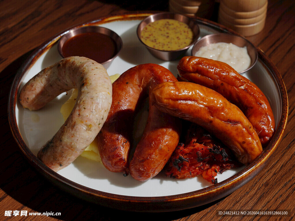 多样风味香肠拼盘