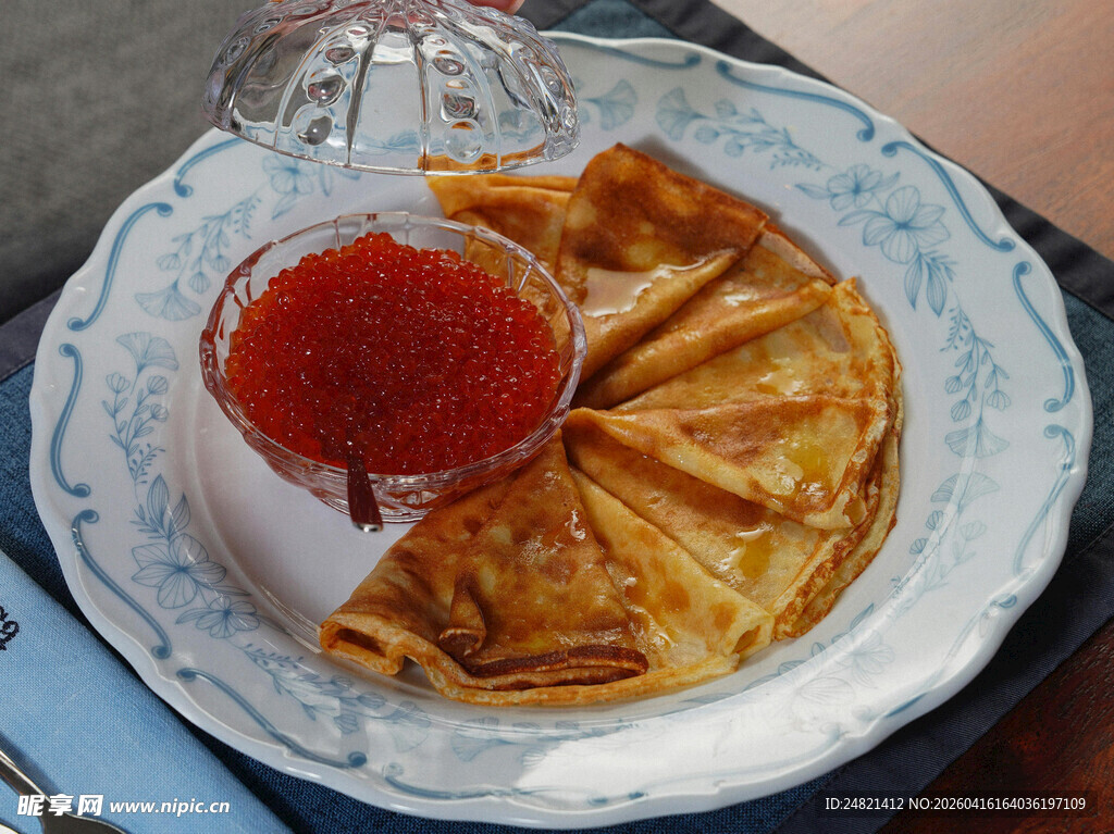 美味煎饼配蘸酱
