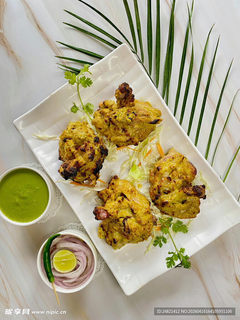 美味炸物配特色蘸酱