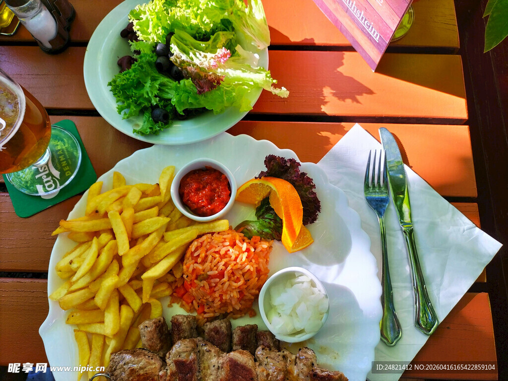 丰盛美味的西式餐点组合