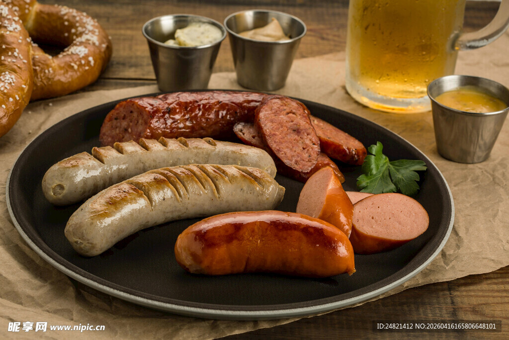 美味德式香肠与啤酒组合