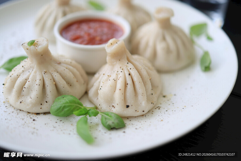 美味蒸饺配蘸料