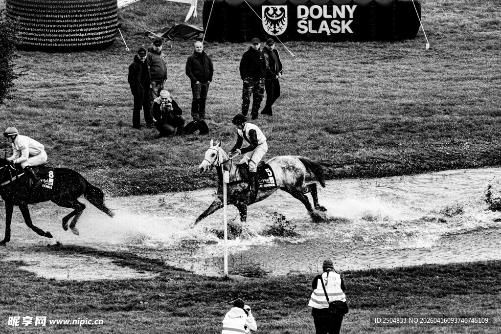 赛马比赛精彩瞬间
