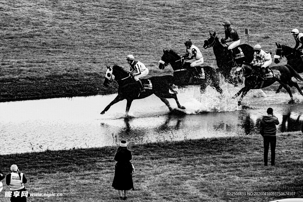 赛马比赛现场精彩瞬间