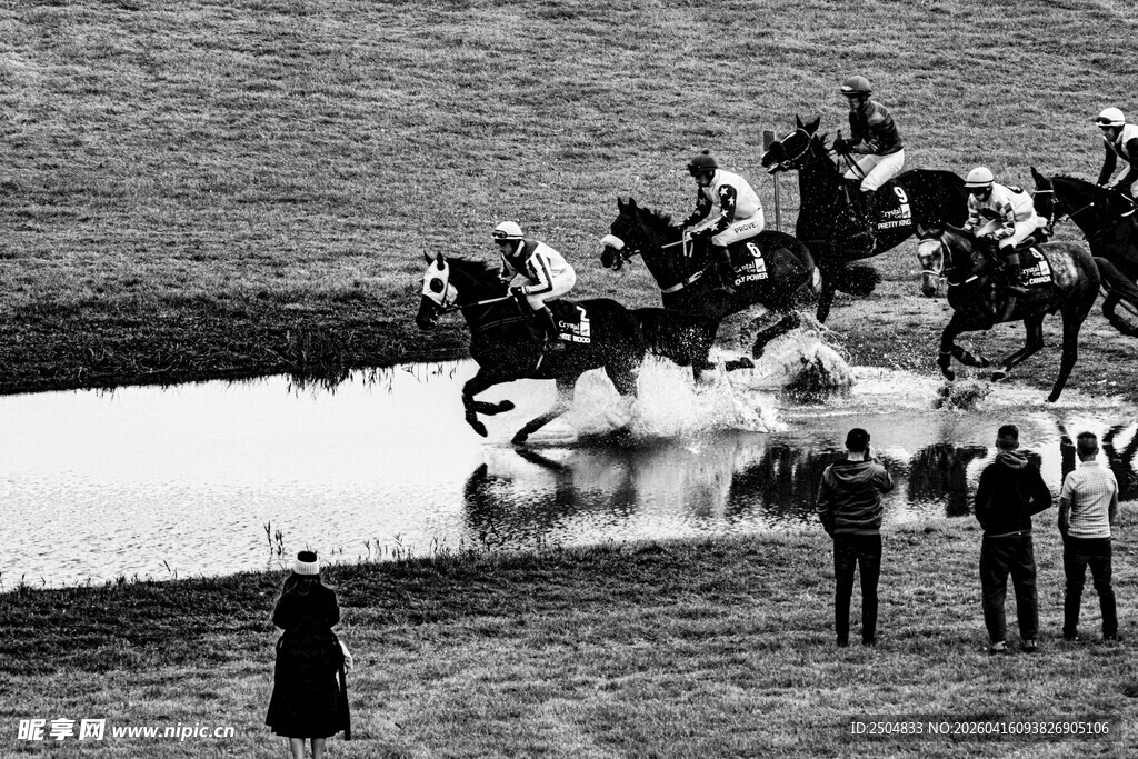 赛马比赛现场精彩瞬间