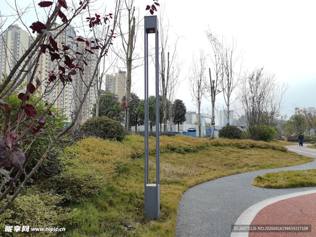 城市公园中的休闲小径