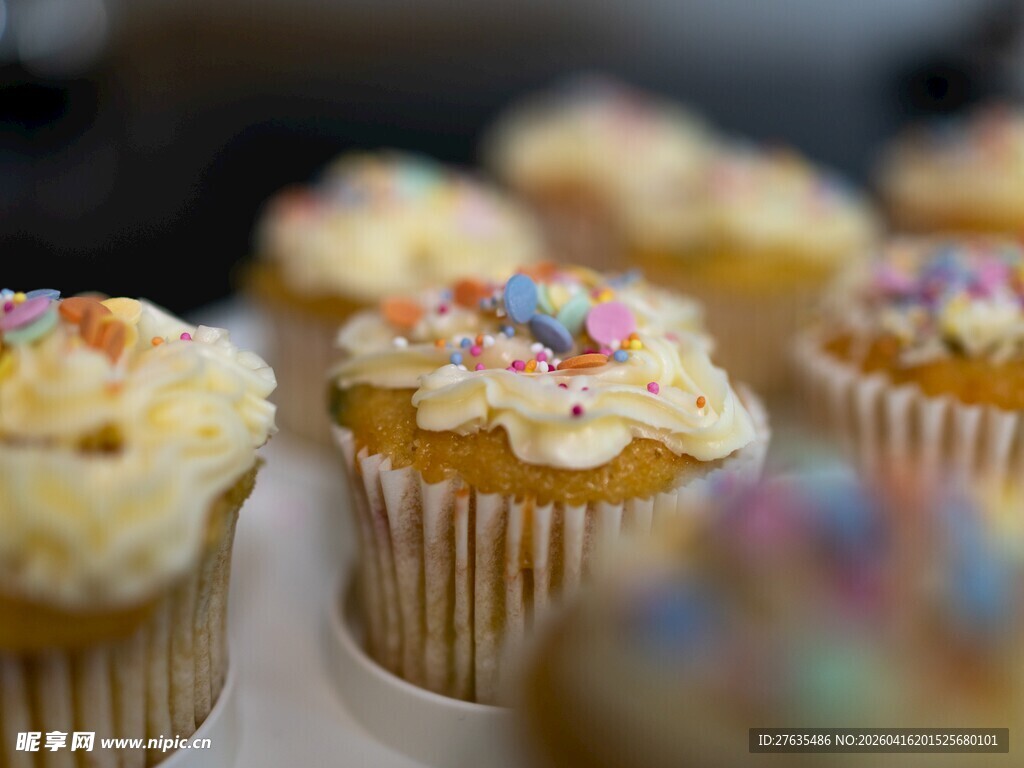 美味多彩纸杯蛋糕