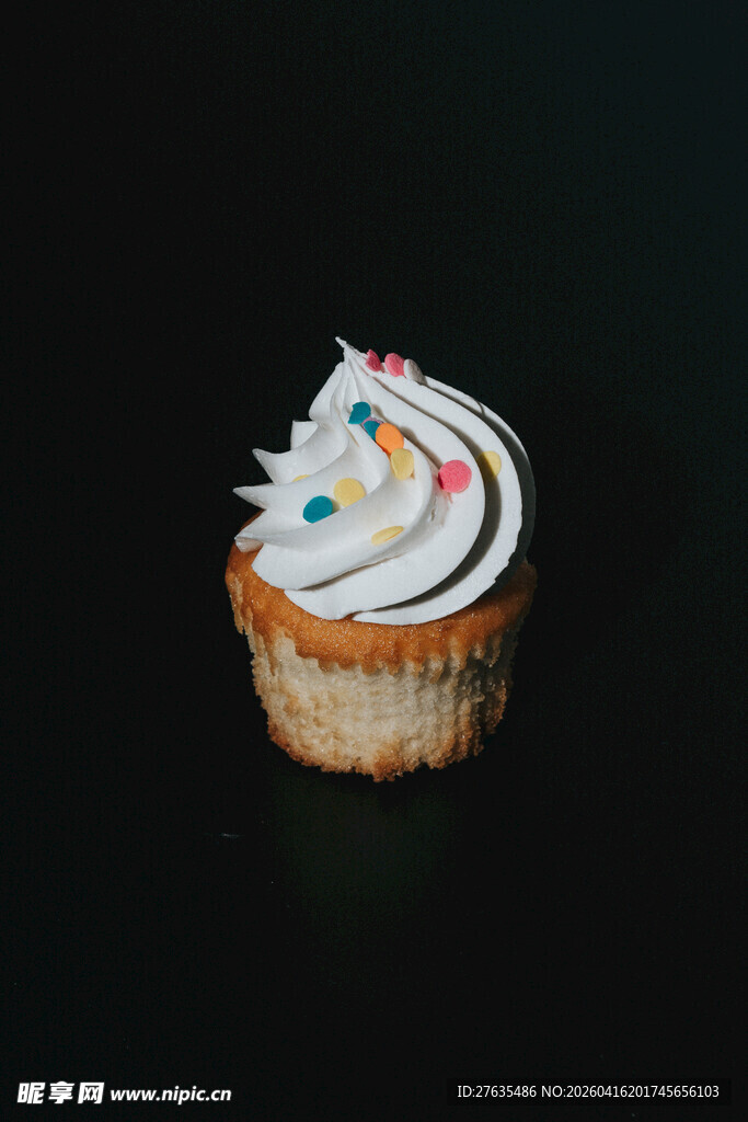 美味奶油纸杯蛋糕