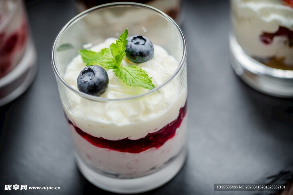 蓝莓酸奶杯