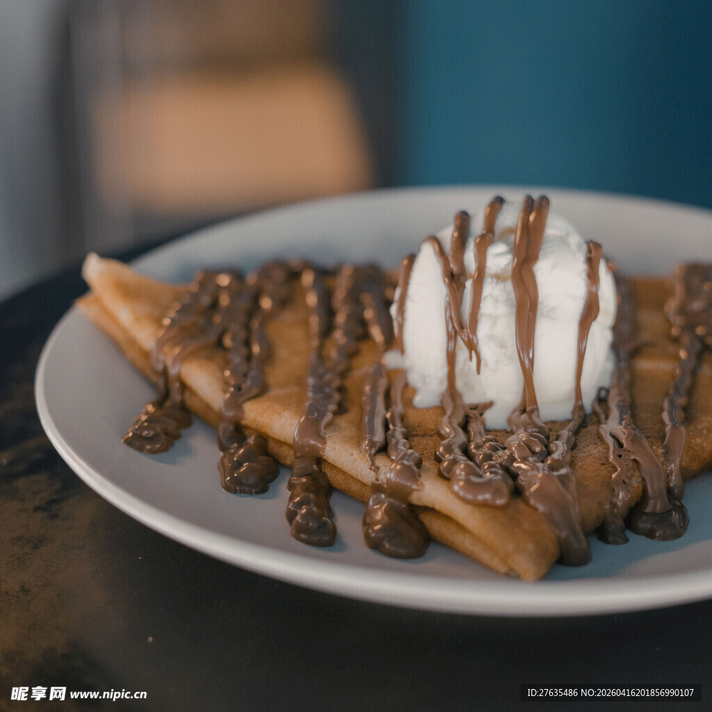 美味巧克力淋酱华夫饼