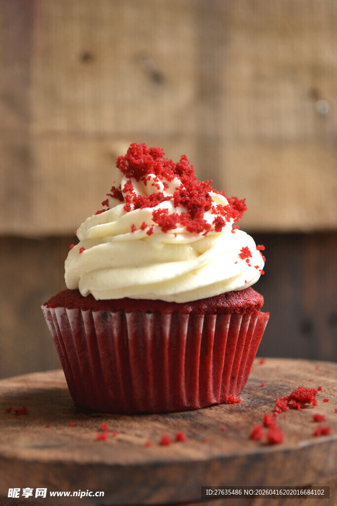 红丝绒纸杯蛋糕