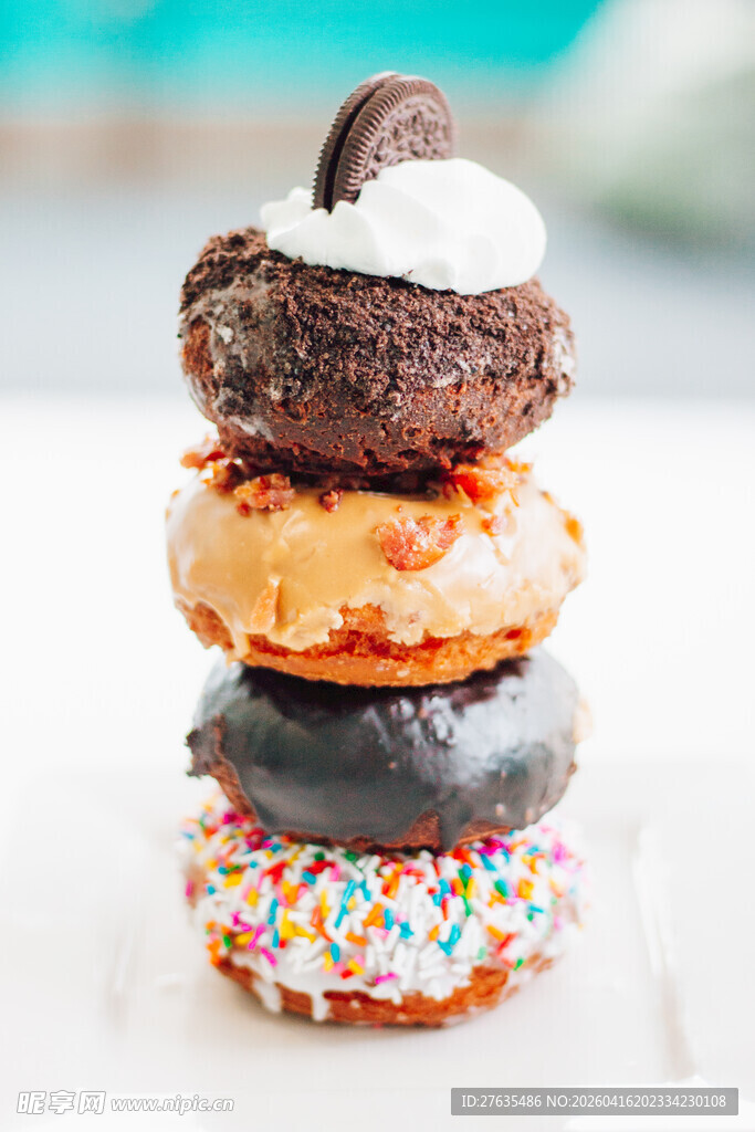 多彩堆叠甜甜圈